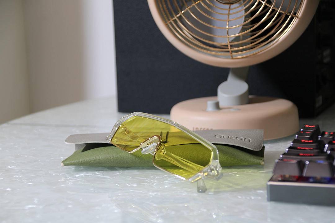 不仅解决开车人士长期困扰，它还能日夜两样感光变色