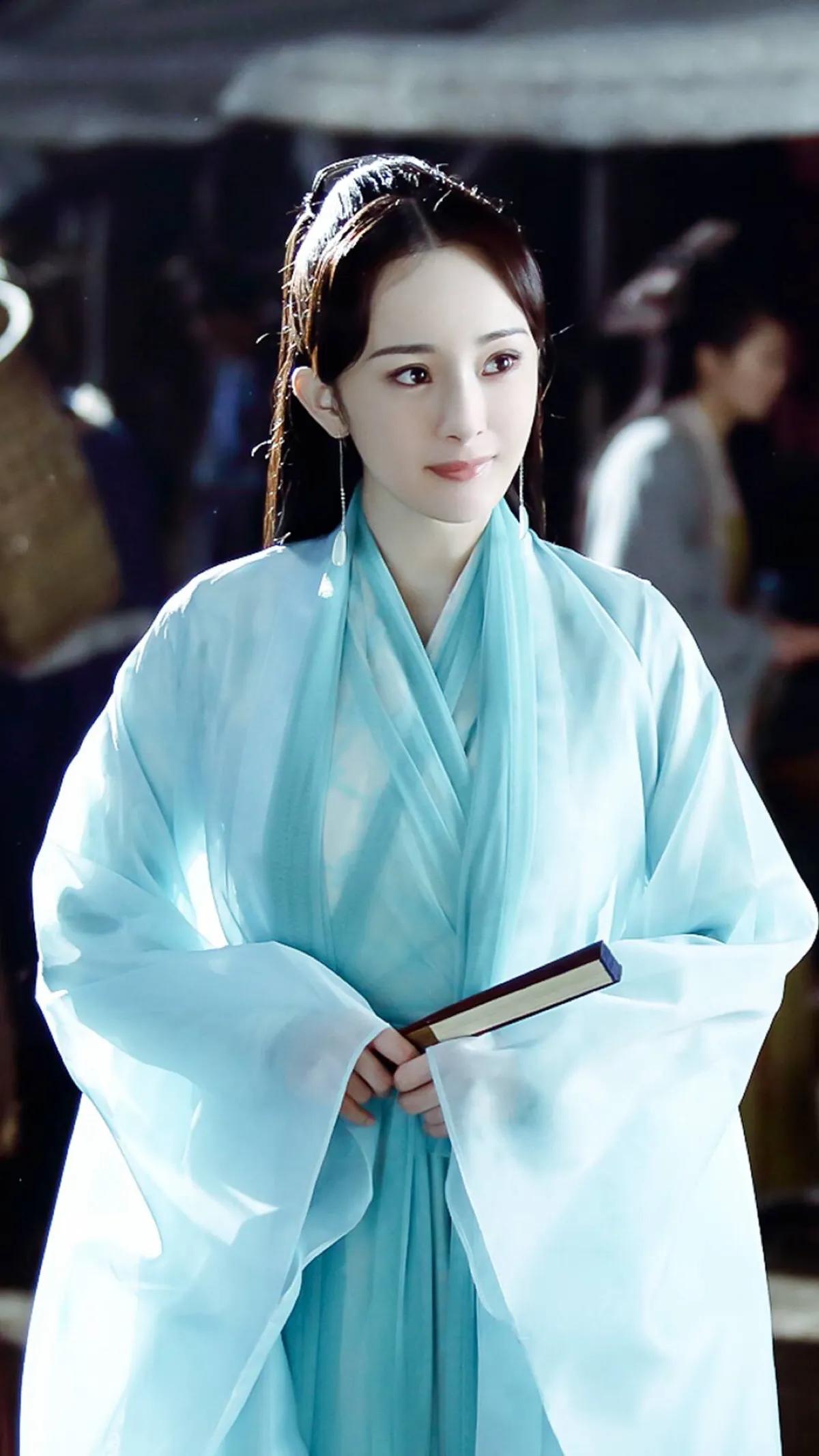 厚刘海和稀刘海哪个好看,厚刘海和八字刘海