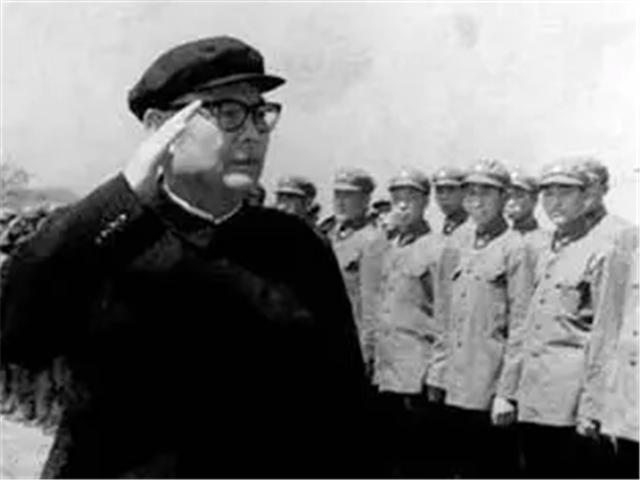 1986年10月，90岁的*剑英叶**元帅逝世，中外各国沉痛悼念