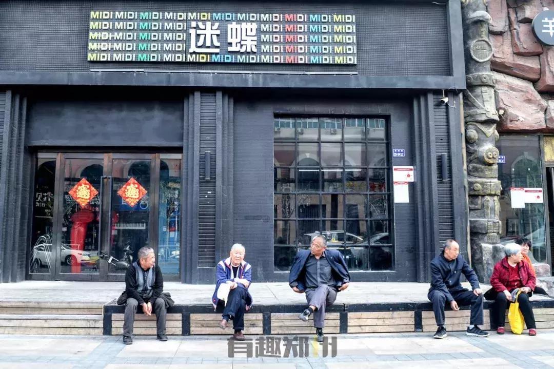 在纬一路和农科路酒吧街，嗨一场成年人的游戏