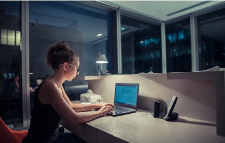 十一月，湿寒相交，头部最“受罪”！做到“两不三多”，让你温暖过冬