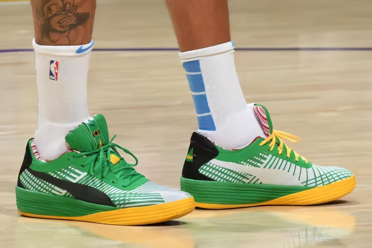 詹姆斯上脚安踏,nba球星上脚的安踏