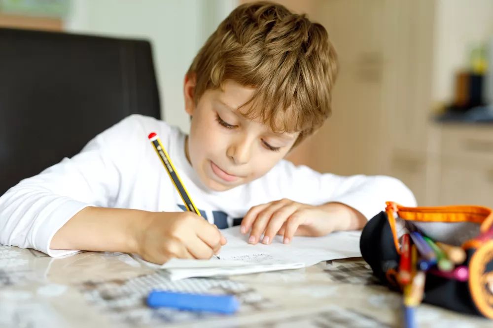 孩子写作业很慌但是又写不快,孩子写作业慢不会写怎么办