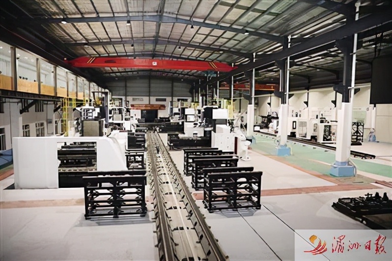 勇立潮头踏浪行奋楫扬帆天地宽,十余载逐浪前行青春勇立潮头