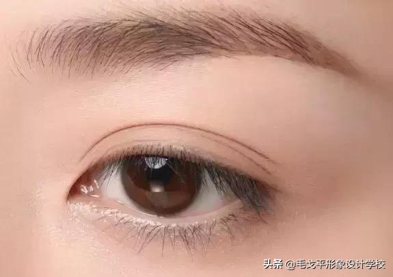 眼线一笔成型教学,眼线一画就成梯形