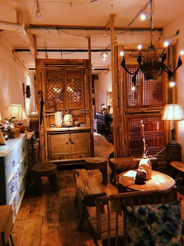 亮佳鸿华二手市场,亮佳鸿华二手市场周边美食