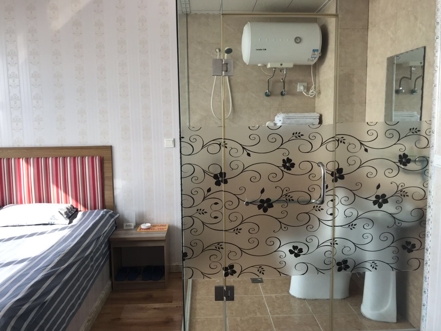 百姓放心优秀企业——亿源宾馆