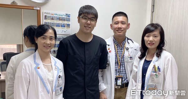 发烧37.5咳嗽有点痰是hiv吗,35岁男咳嗽的厉害不敢去医院检查