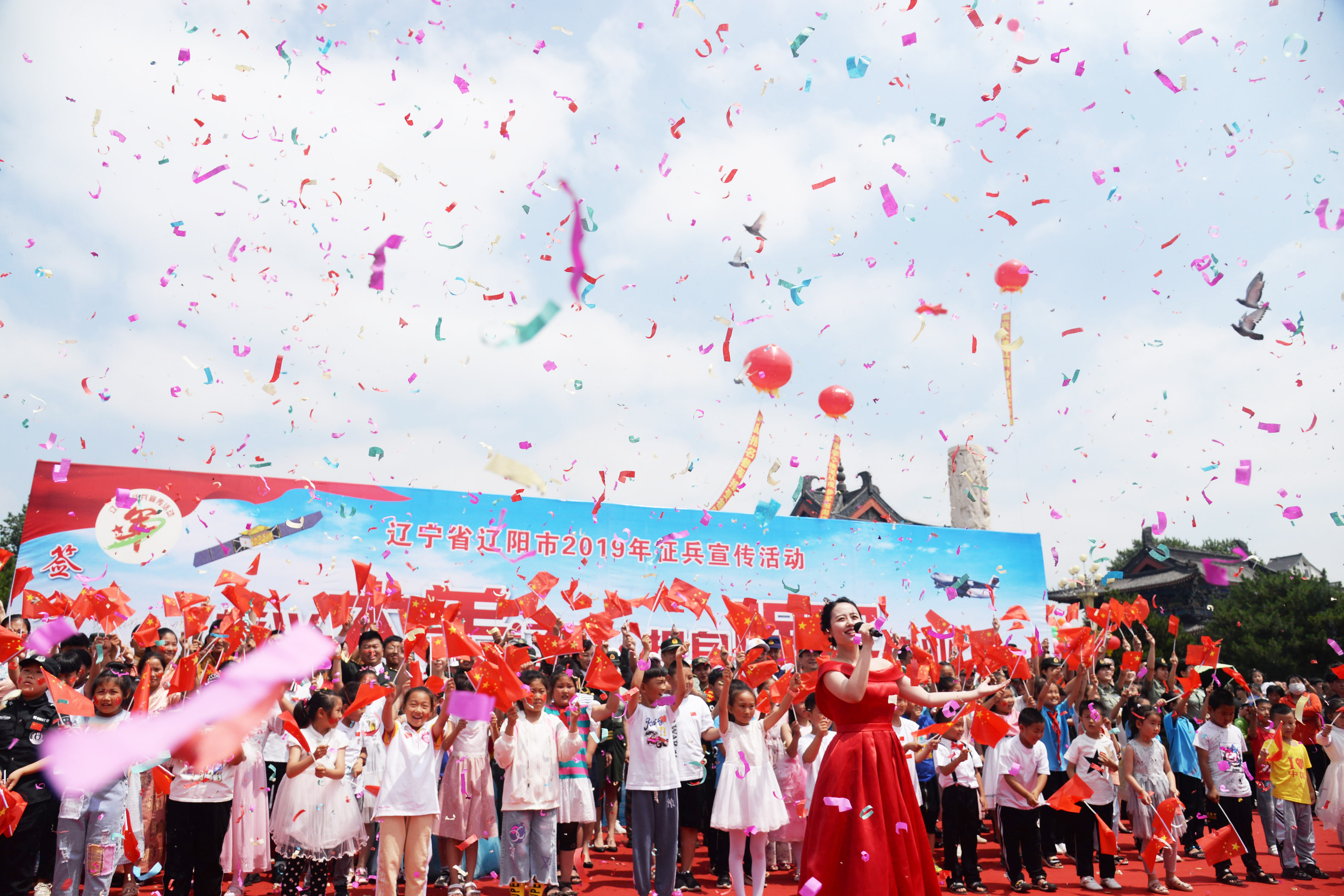 辽宁沈阳：广场“快闪”掀起参军热