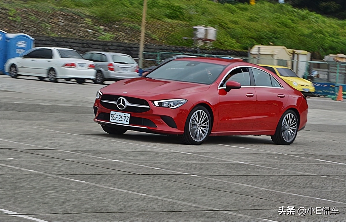 奔驰cla200动感和时尚的区别,新款奔驰cla200试驾视频