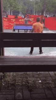 搞笑GIF开心一刻：你这日子不容易，吃大米粥配食盐