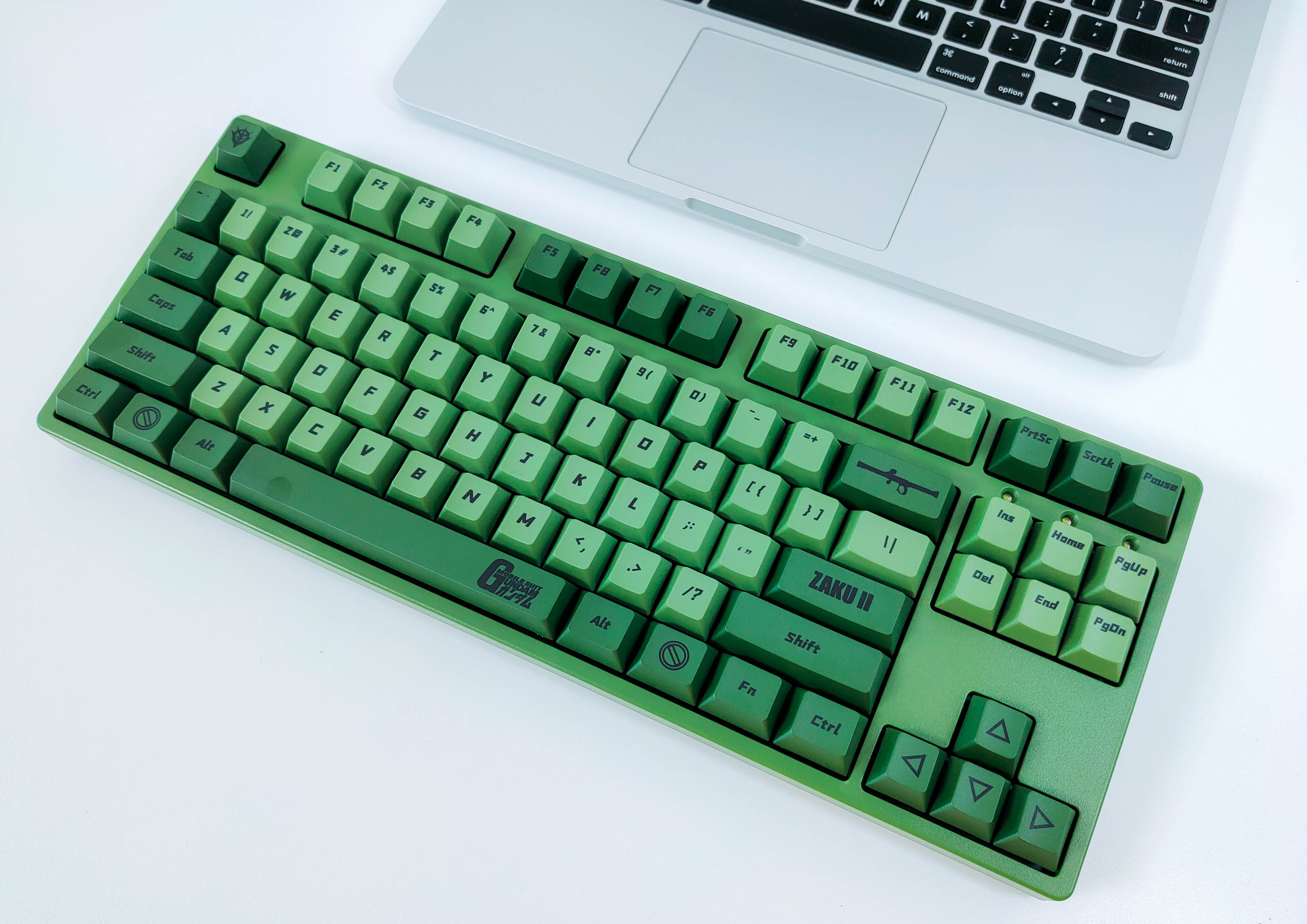 与高达、蝙蝠侠组队，ikbc机械键盘+安德斯特电竞椅套装评测