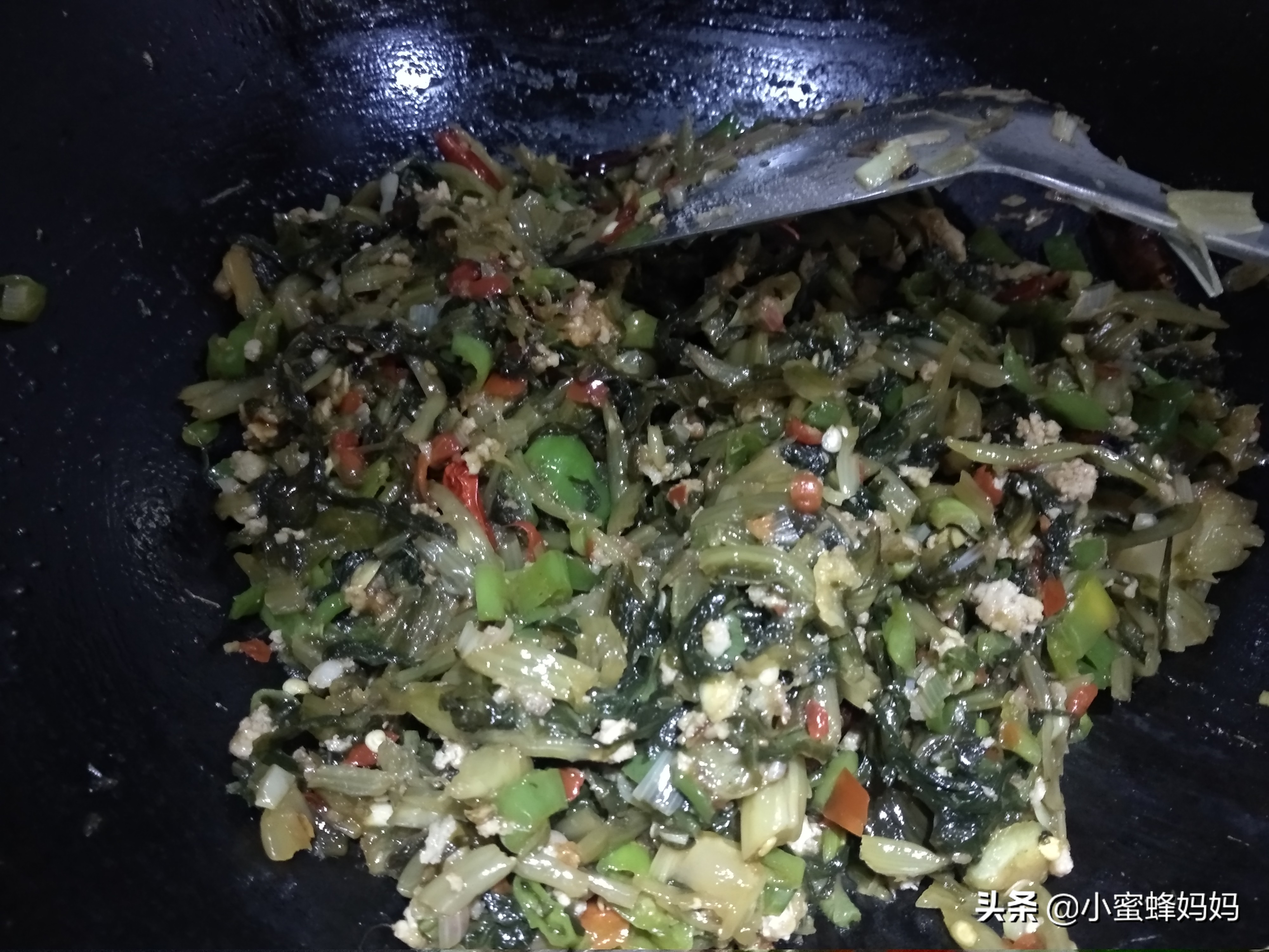 雪里红做包子视频,腌好的雪里红做包子