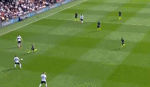 0比2！B席贴地斩、阿圭罗建功，曼城将压力归还利物浦