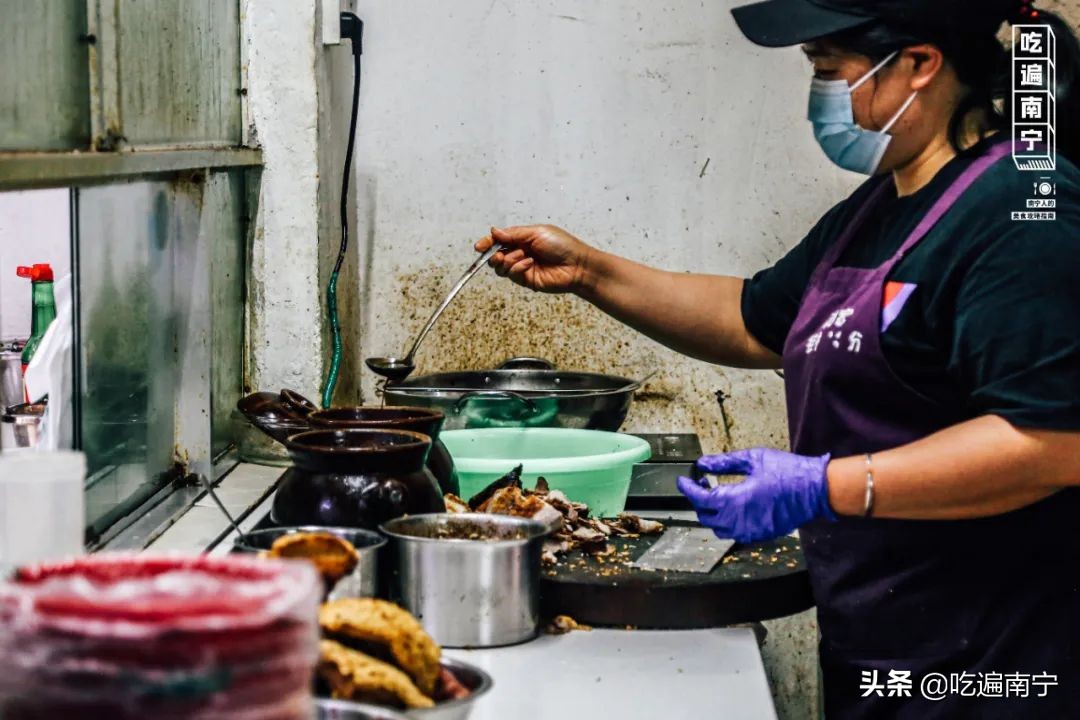 桂林本地人爱吃的桂林米粉,一碗桂林米粉吃出了我儿时味道