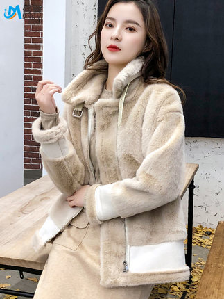 冬季必备羊羔毛外套谁穿谁好看,冬天保暖穿搭还得看羊羔毛外套