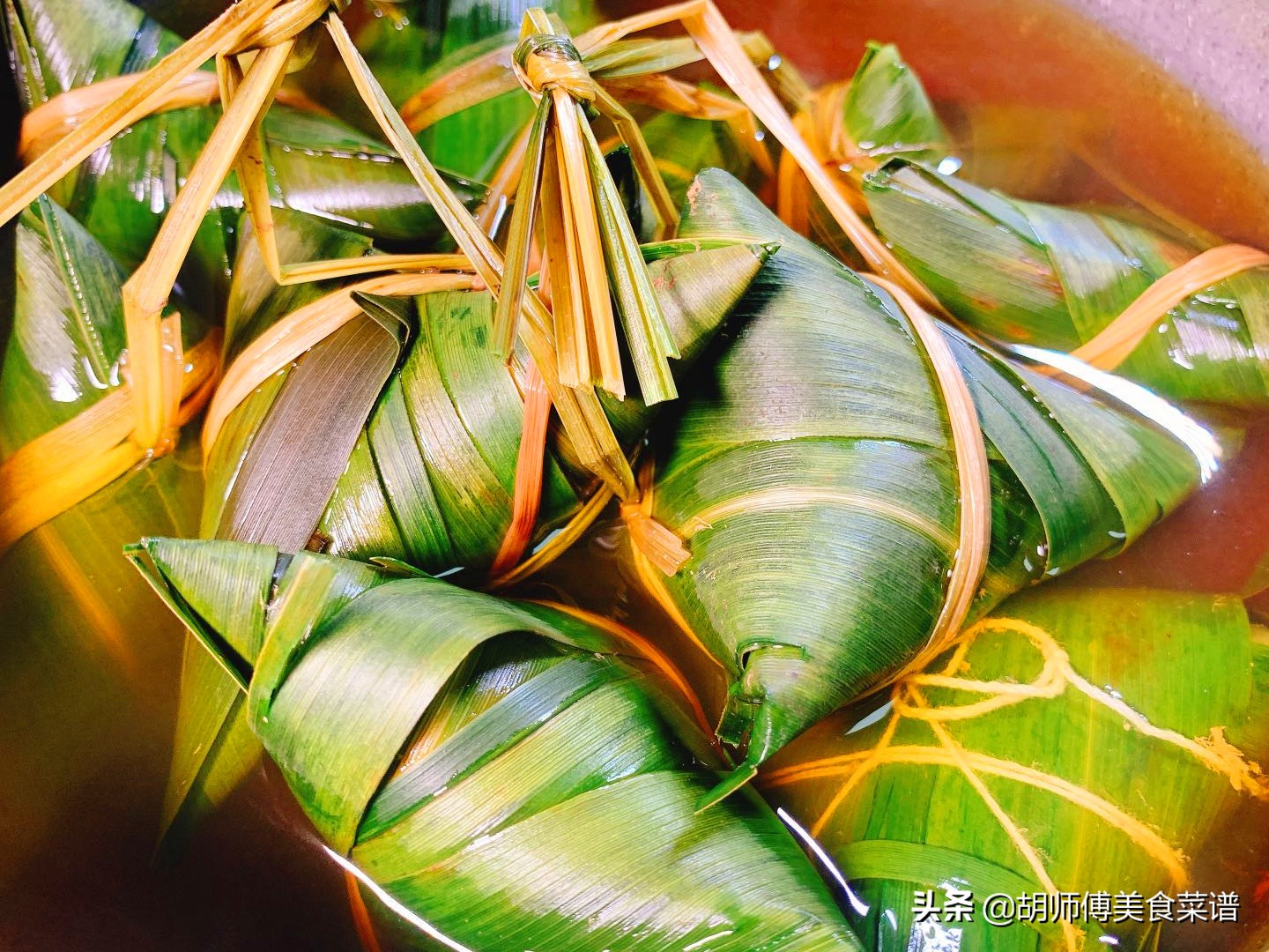 怎么包粽子不漏米不夹生,包粽子糯米浸泡几个小时最好