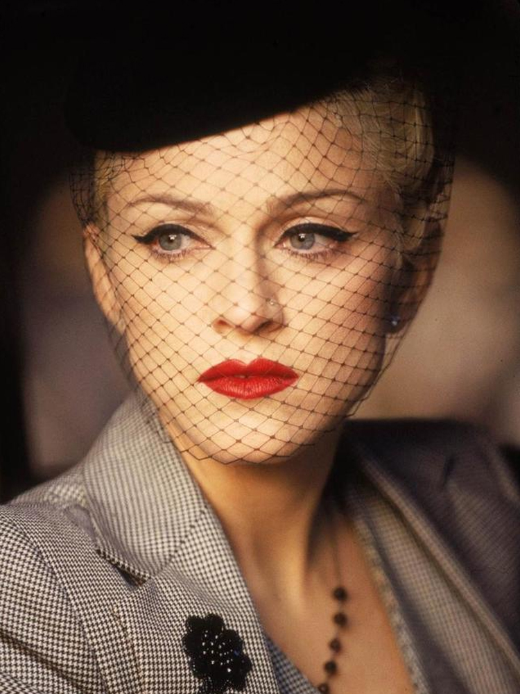 麦当娜与小35岁新男友合照,麦当娜出街视频