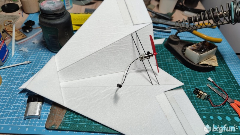 航模飞机制作小学生可飞,航模制作自制超轻载人飞机