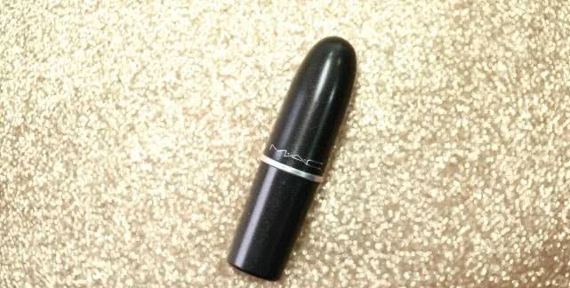 买口红被专柜推荐色号忽悠了,买支口红几百块还说色号不对