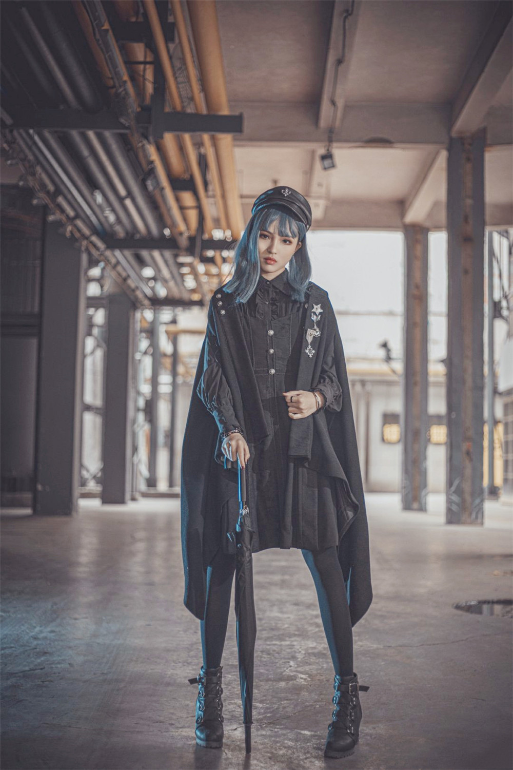 有种洛丽塔叫“军lo”，版型看似简单干练，lo娘却直呼驾驭不了