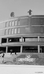 宣传单、广告纸也能废物利用大学生打造“网红阶梯”