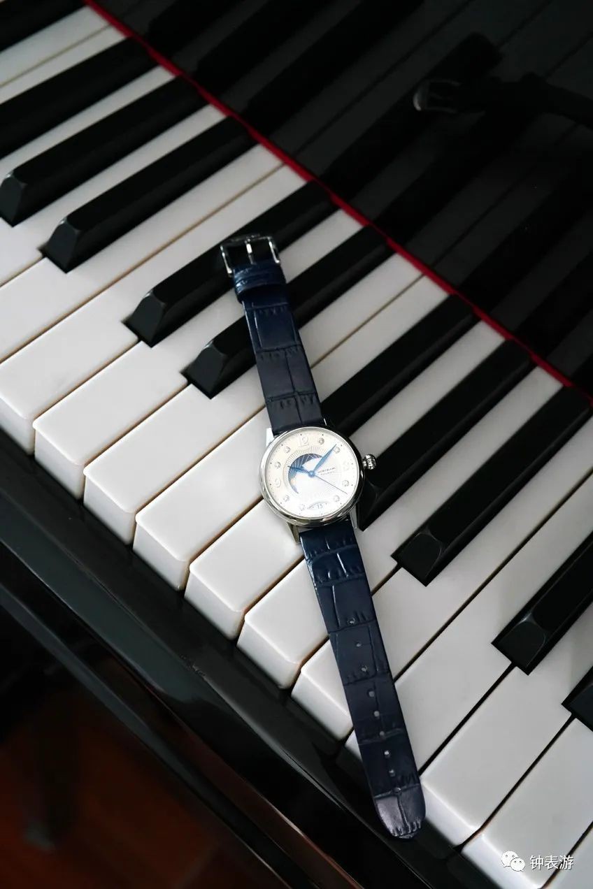 两三万左右的钻戒品牌,两三万能买到新的女表