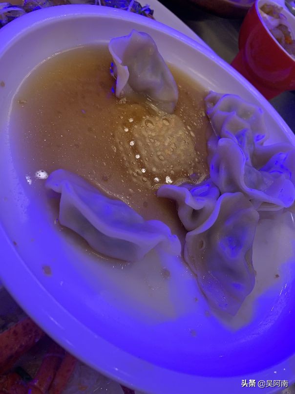 土豪请客吃饭300元,土豪一桌宴席500万