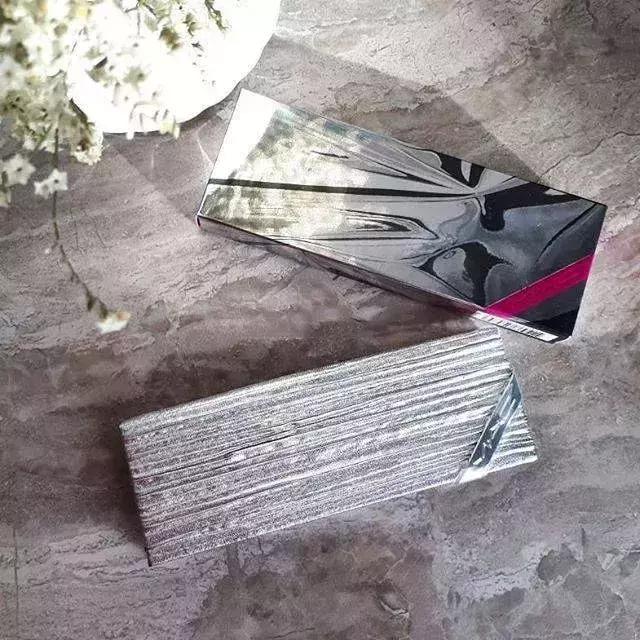 burberry圣诞限定彩盘,如果只买一个护肤品买什么