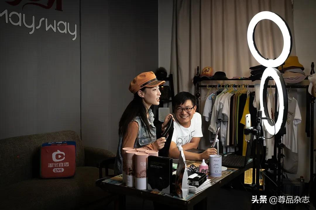 疯狂爆单直播带货,疯狂直播间现场直播卖货