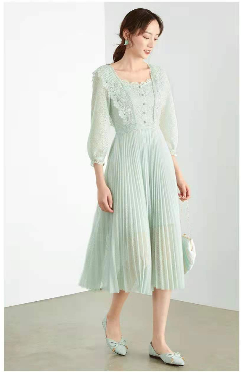 在这个舒适的秋季，穿优雅的长袖连衣裙最时髦，显气质又有女人味