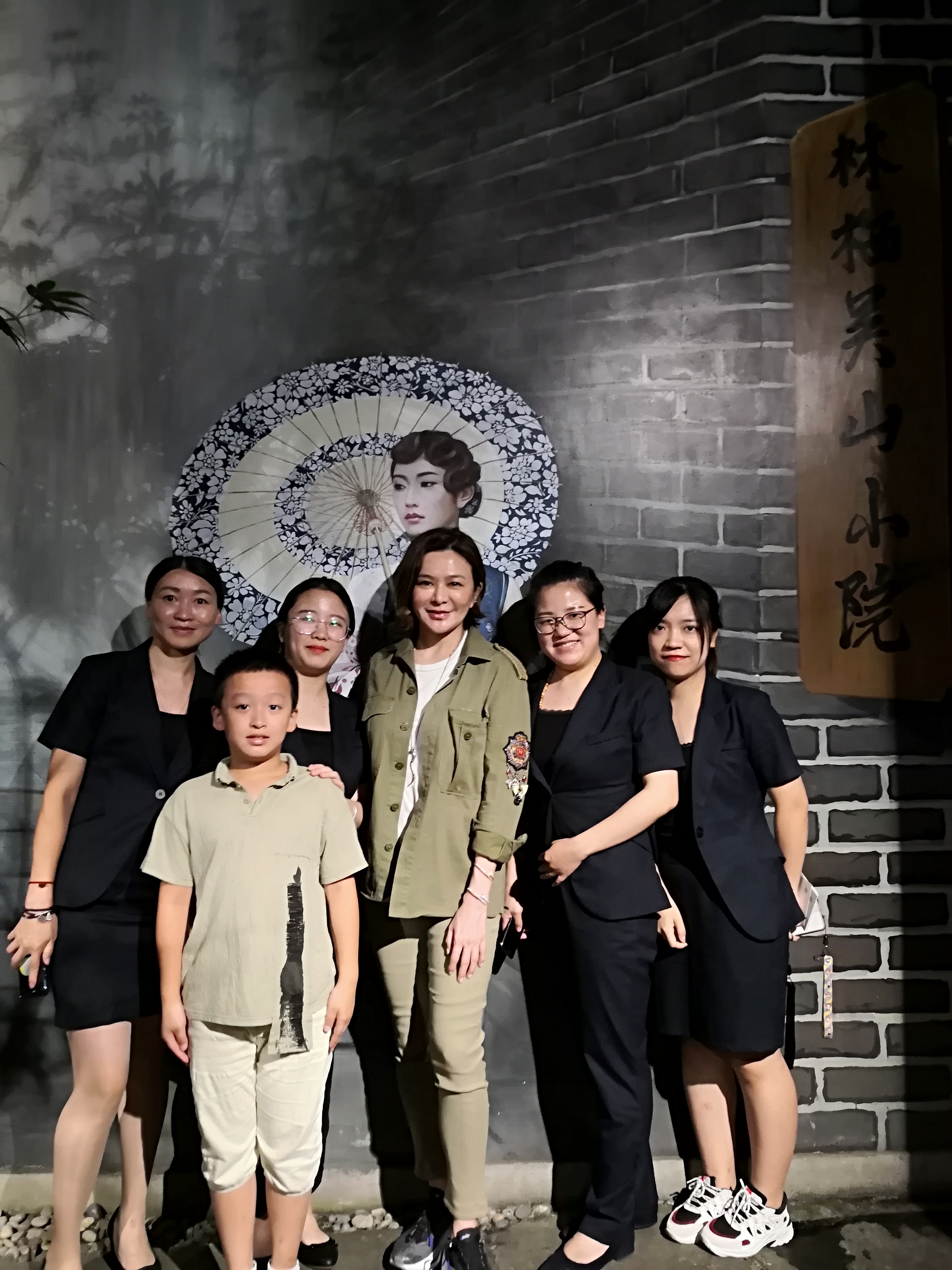 杭州西湖附近可住6人的家庭民宿,去西湖玩住民宿还是住酒店