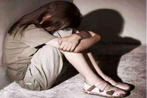 瀹濆鎬ュ繖閫佸尰,5宀佸コ瀹濆線瑁ゅ瓙閲屽涓滆タ