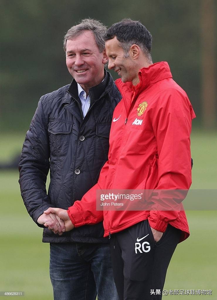 英格兰第一铁汉，骨折踢完比赛，40年前战胜曾国足，爱穿牛逼鞋