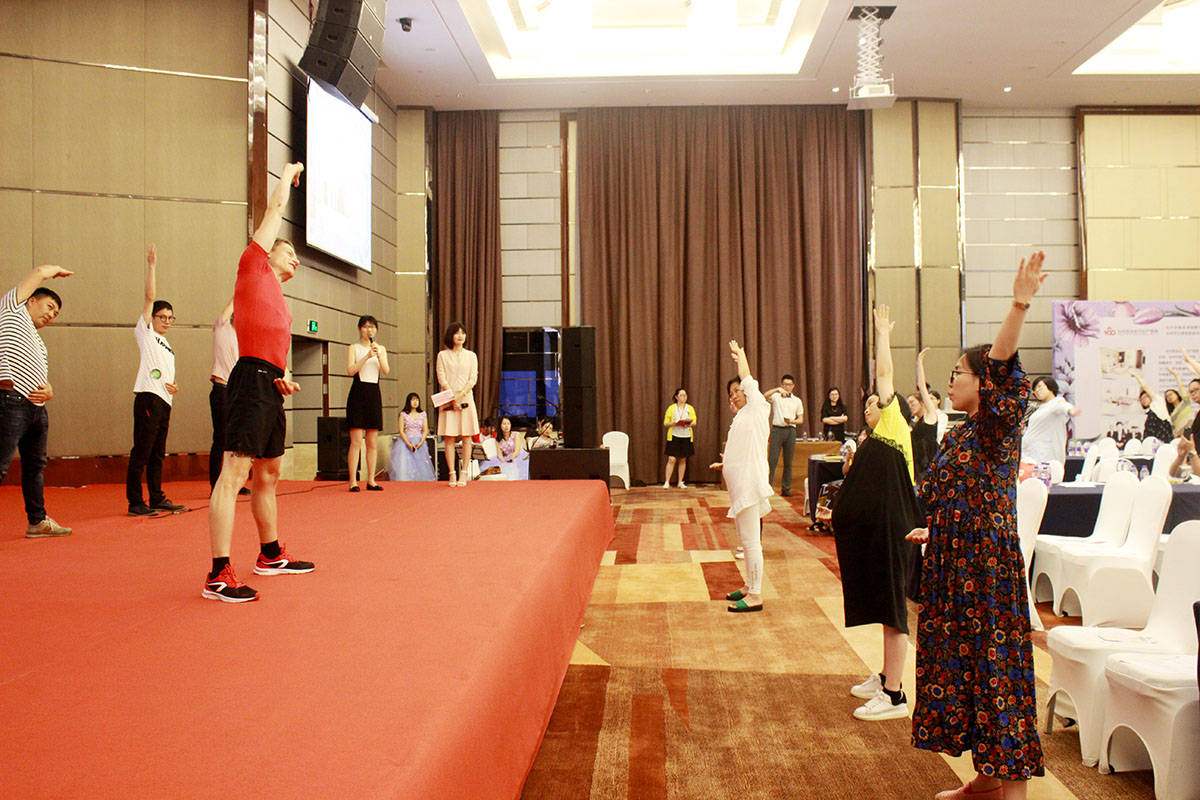 生宝宝要不要锻炼,生孩子要不要妈妈陪产