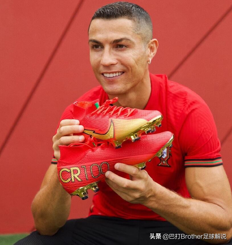 c罗送中国球迷足球鞋,c罗最新比赛的战靴