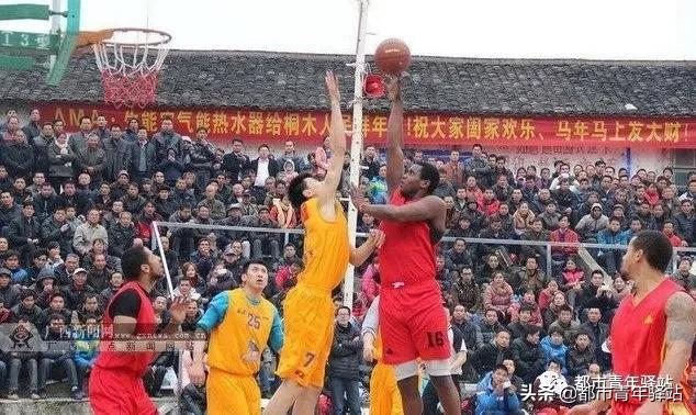 2000公里外的野球场,藏着他与篮球最深的热爱|那些不一样的故事