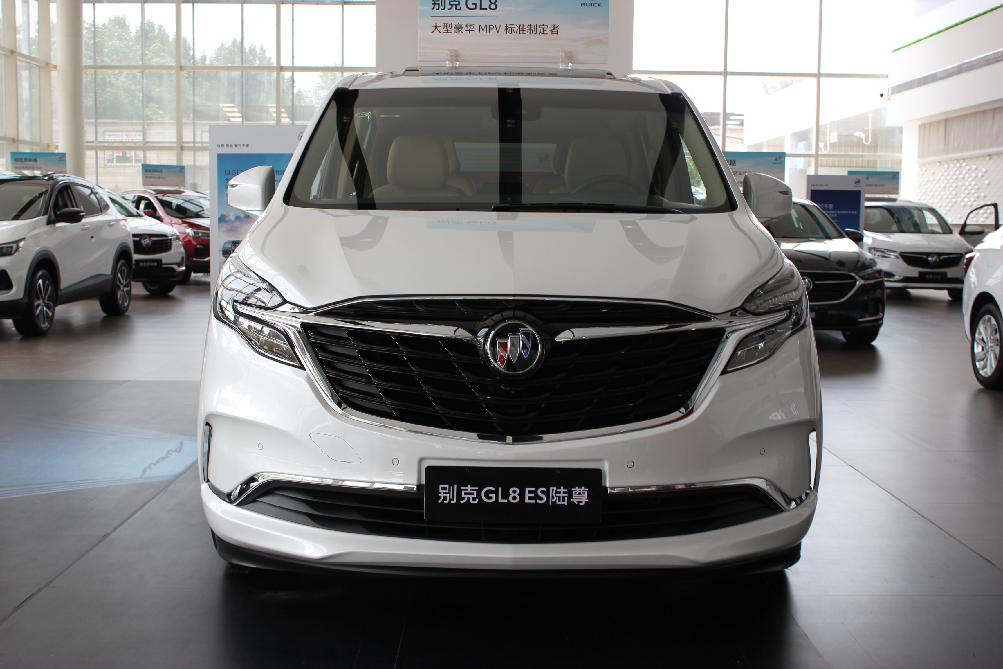 体验丐版gl8,新款别克gl8陆尊用车体验