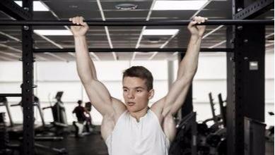 健身背部训练上背痛,健身背部酸痛还可以继续练背吗