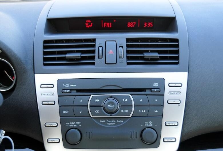 7万预算是选15年销量王的大众朗逸11年操控更好的马自达睿翼