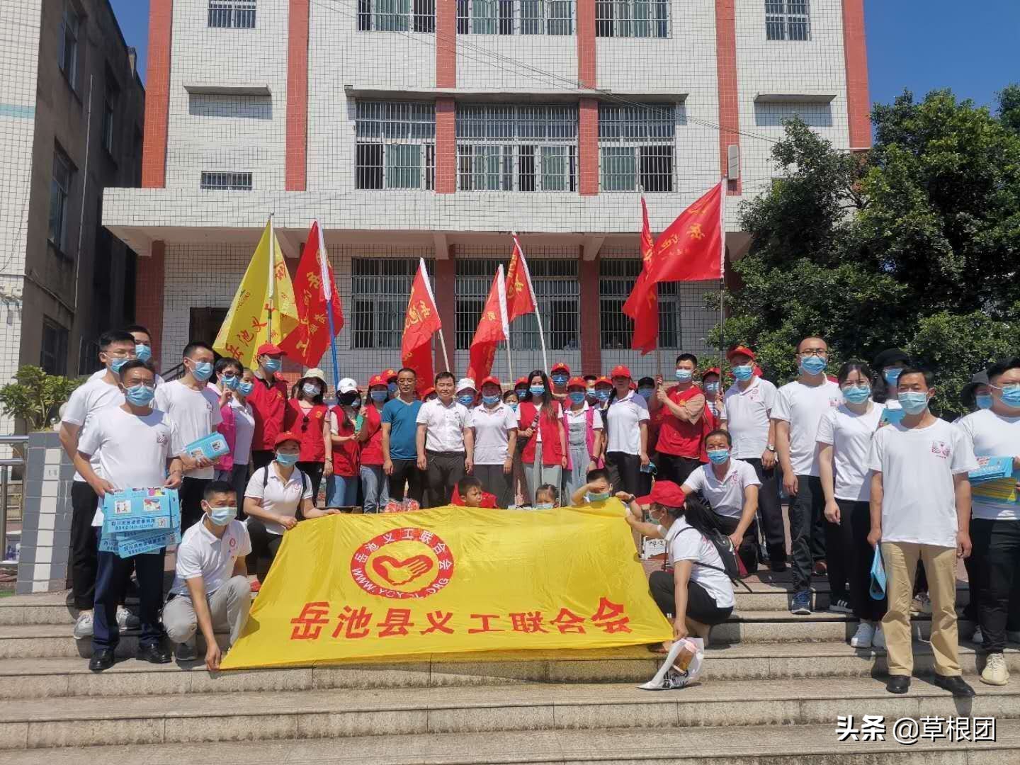 关爱农村留守儿童--岳池义工“六一”在行动