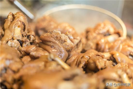 像经营星巴克一样卖烩面：70个座位日入1.5万，开一家火一家