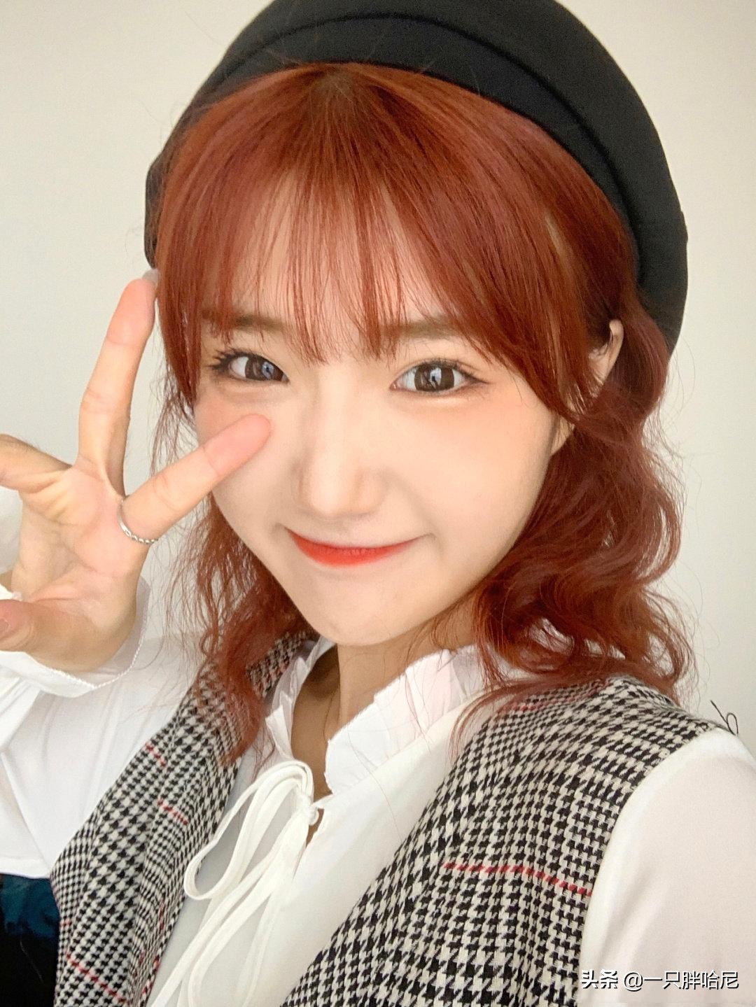 脸黄染什么头发好看又显得年轻,黄头发颜色减龄显白