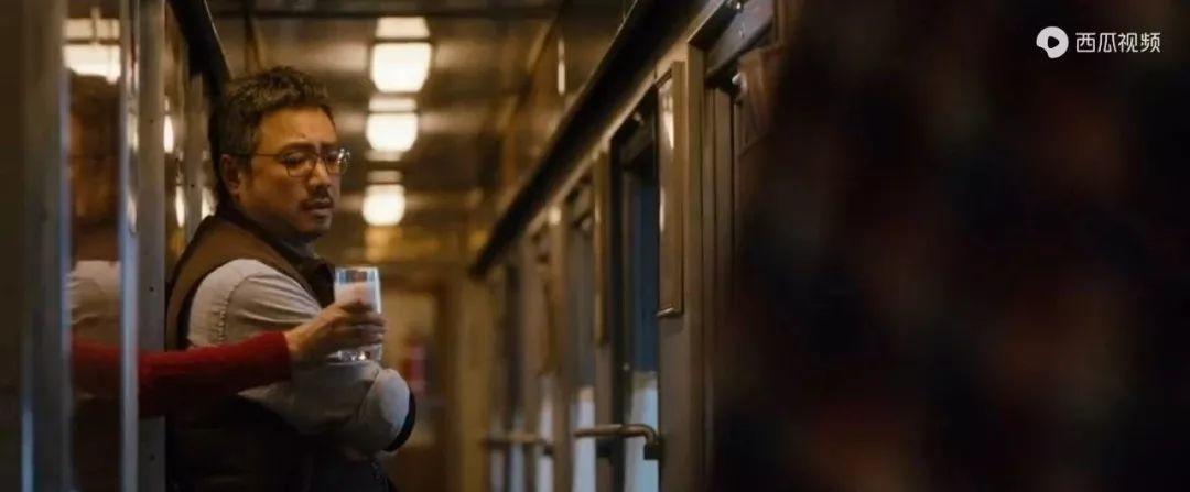 一边哭一边笑但不是很想笑,一边笑一边哭的厉害