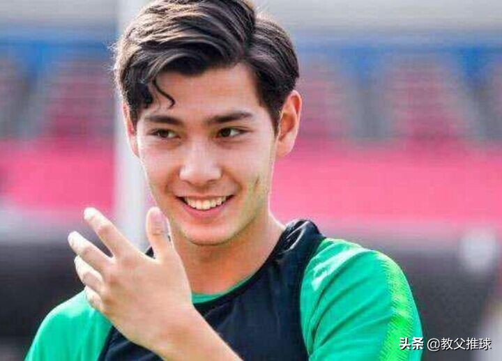 足坛第一帅哥张玉宁,足球大名单张玉宁