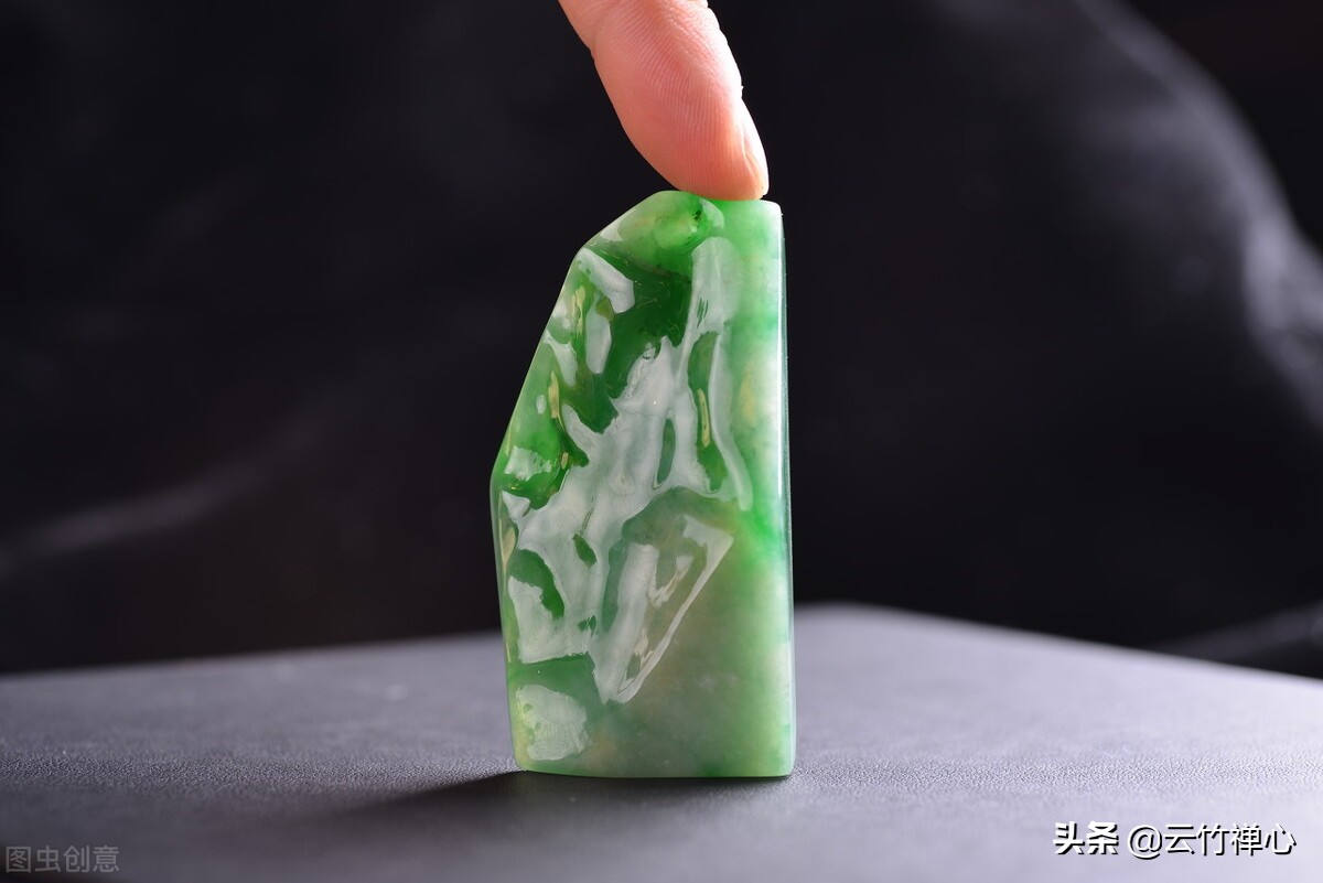 讲翡翠的来历的故事,关于讲翡翠的故事简短