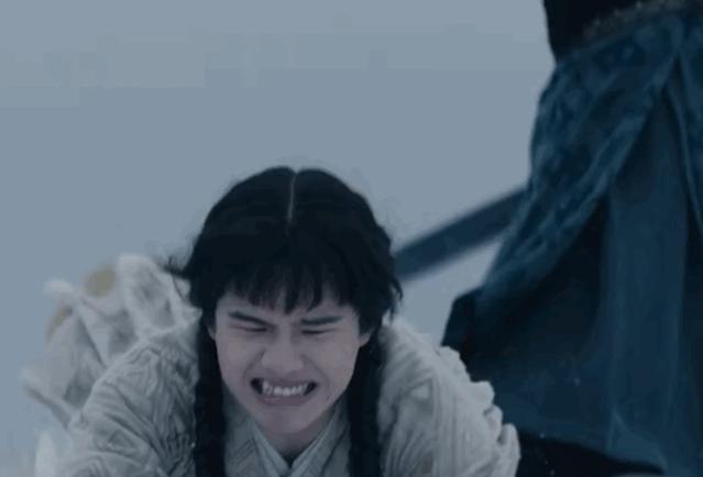 风大如何防止头发被吹乱,怎么防止头发被吹成中分