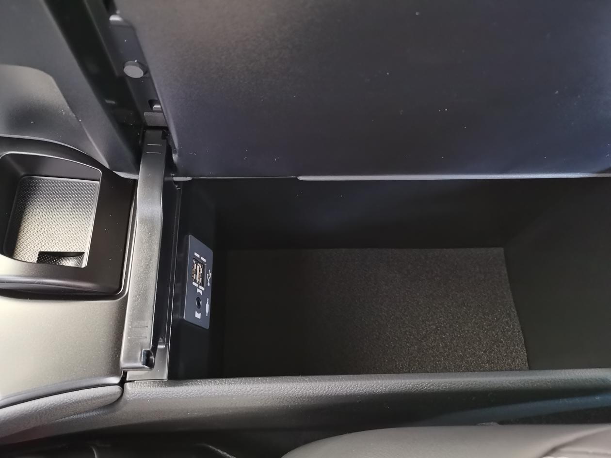 雷克萨斯ux200软包,雷克萨斯16款es200酒红云母色