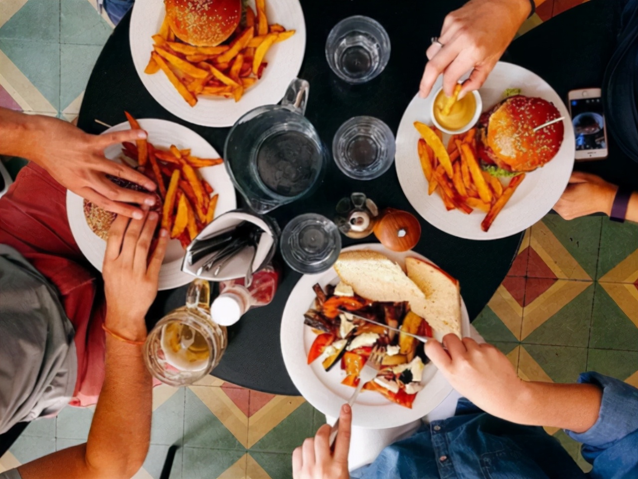 一般176cm的女生体重为多少正常,170的女生标准体重是多少算胖