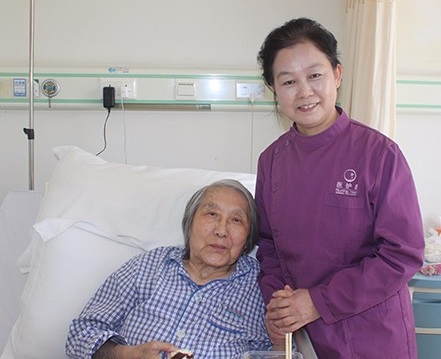 护工疯狂虐待88岁老人,养老院护工虐待老人真实情况